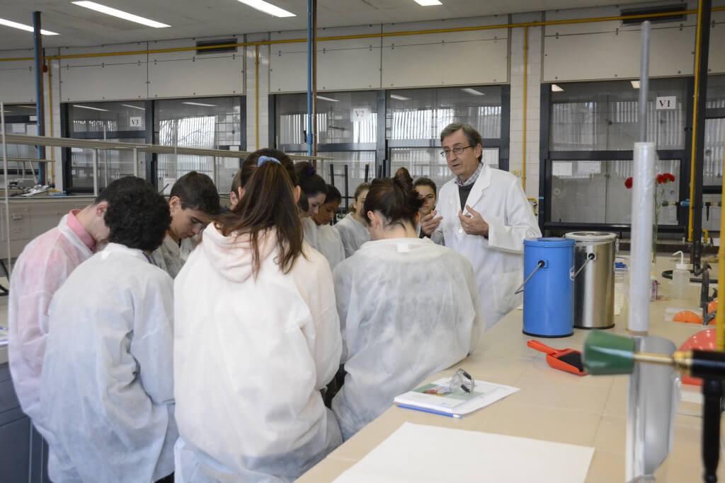classe en un laboratori de química de la universitat de Barcelona